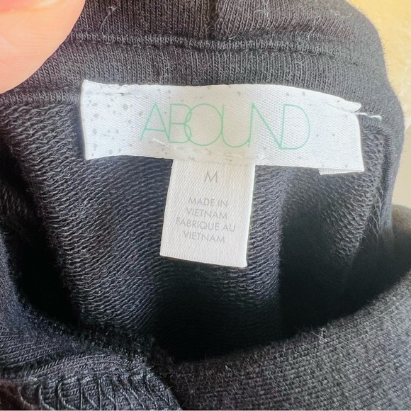 Abound {Nordstrom} Hoodie Twist Front Black cropped - Picture 4 of 8